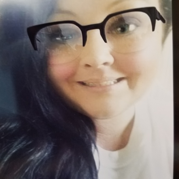 Meet your Posher, Jeni - Picture 2 of 4